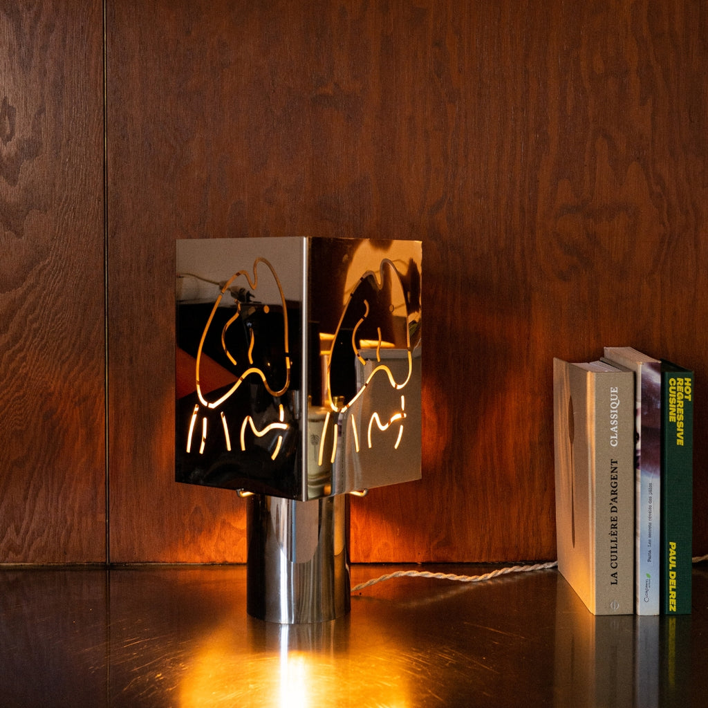 Lampe à poser inox chrome motif poisson, luminaire design artisanal 