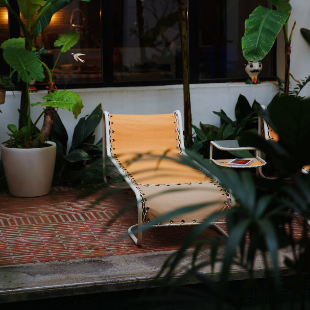 transat ocre beige piscine plante casa honoré