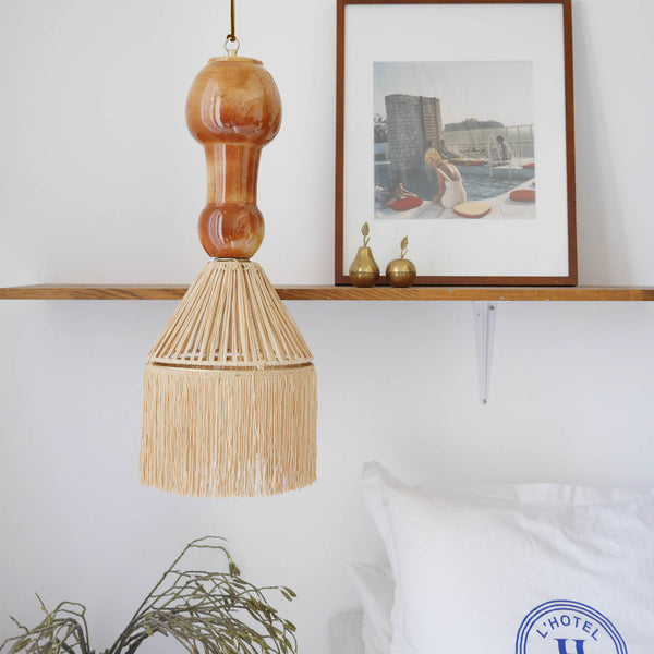 suspension conique raphia frange ceramique jaune brule